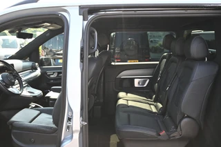 Mercedes-Benz V-Class 2024 - 300d 4-Matic Exclusive AMG L3 DC zdjecie 10