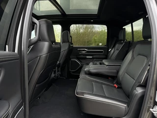 Dodge Ram 1500 2020 - LARAMIE NIGHT 5.7L V8, MARGE, GEEN BTW, 1E EIG, DEALER ONDERHOUDEN, NIEUWSTAAT obrazek 9