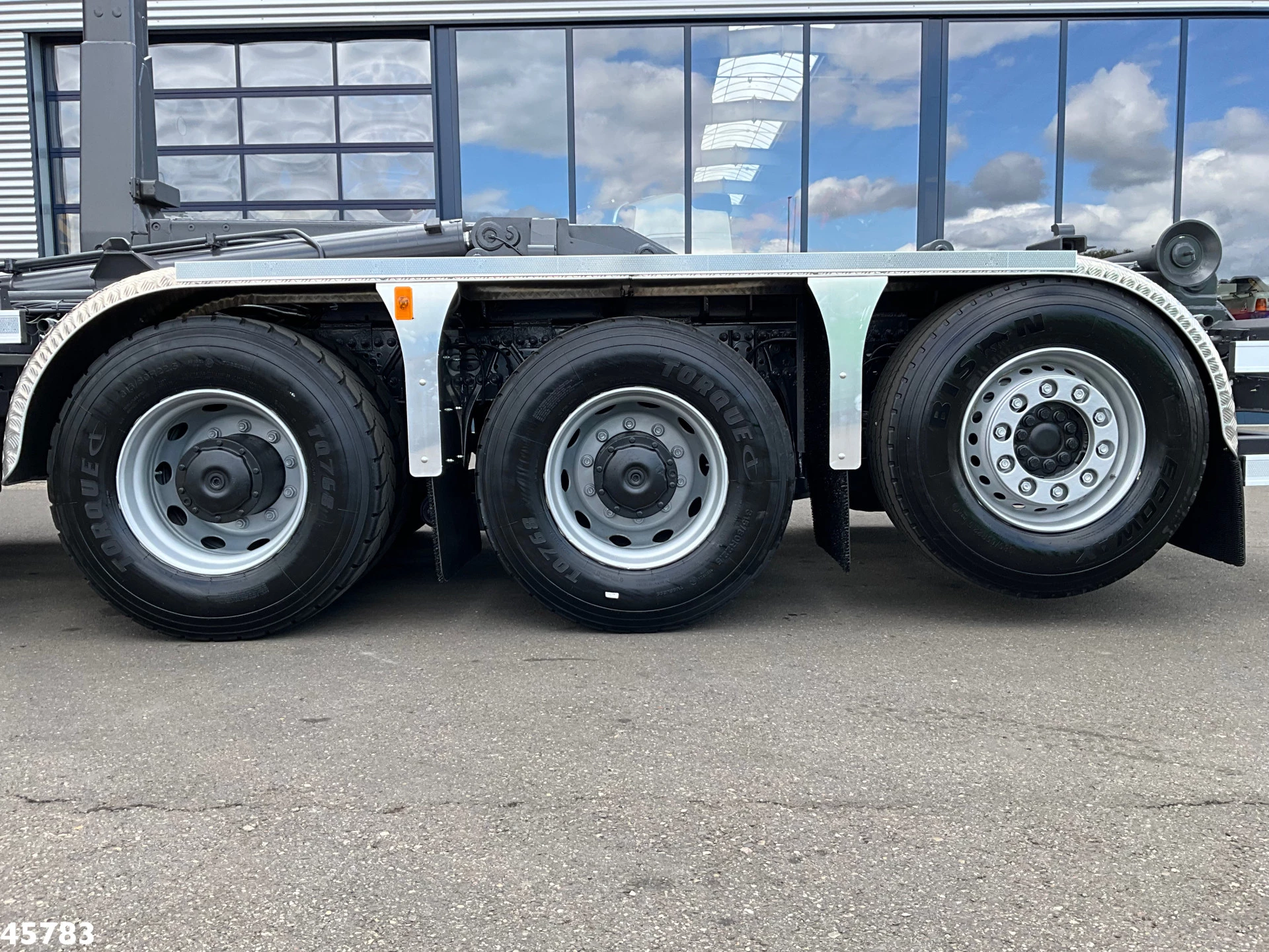 Mercedes-Benz Arocs 3251 8x4 Euro 6 HMF 26 Tonmeter laadkraan 2016 afbeelding 10