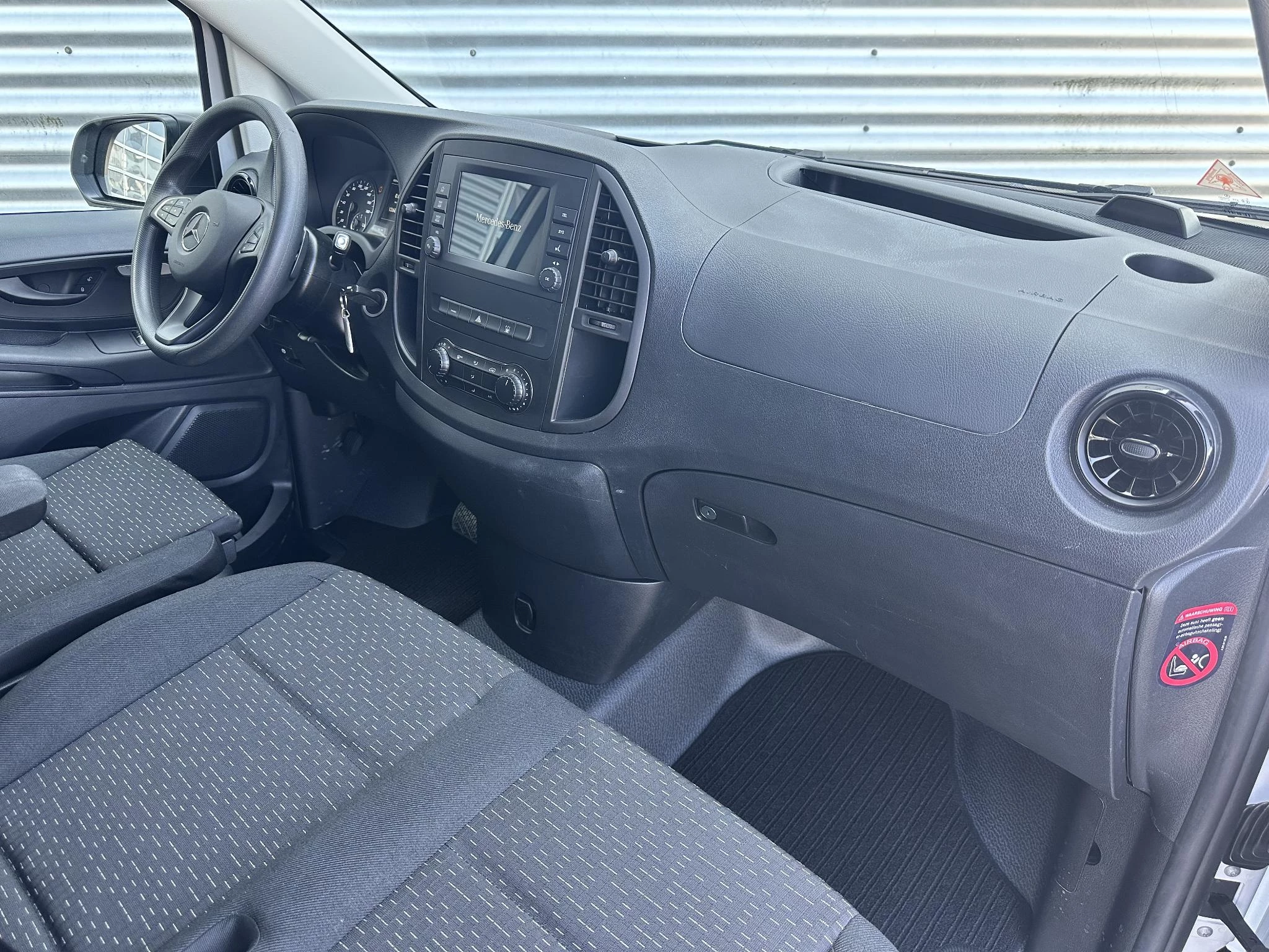Mercedes-Benz eVito 2025 - eVito 112 66kWh Airco Apple Carplay Navigatie afbeelding 3