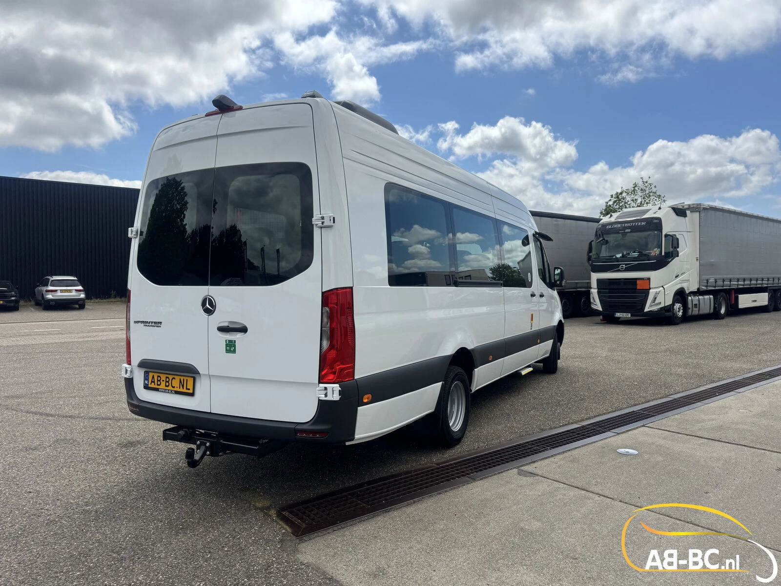 Mercedes-Benz Sprinter 2026 - Transfer 45, 23 Seats, Euro 6 image 16