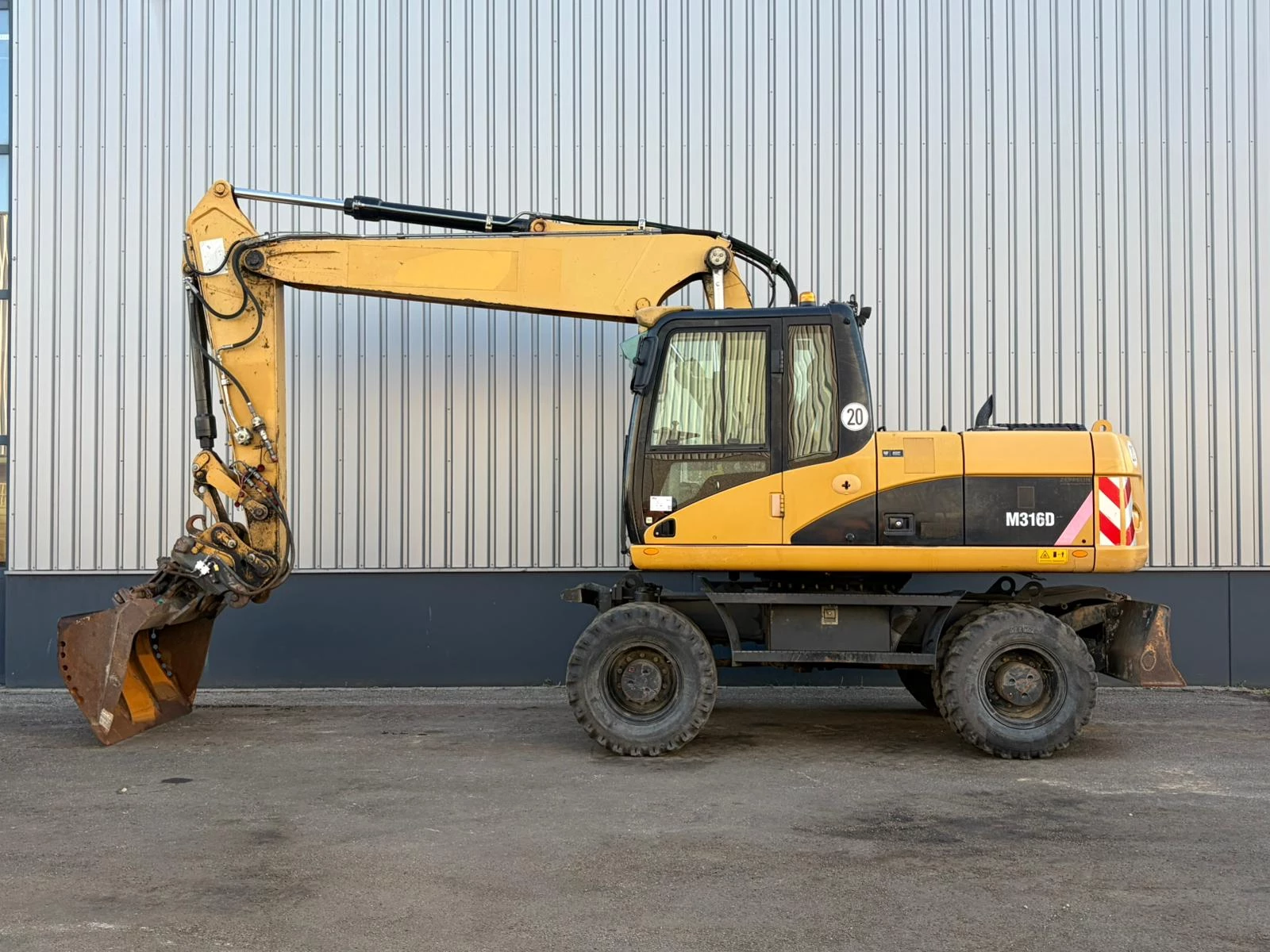 Caterpillar M316D 2005 obrázek 1