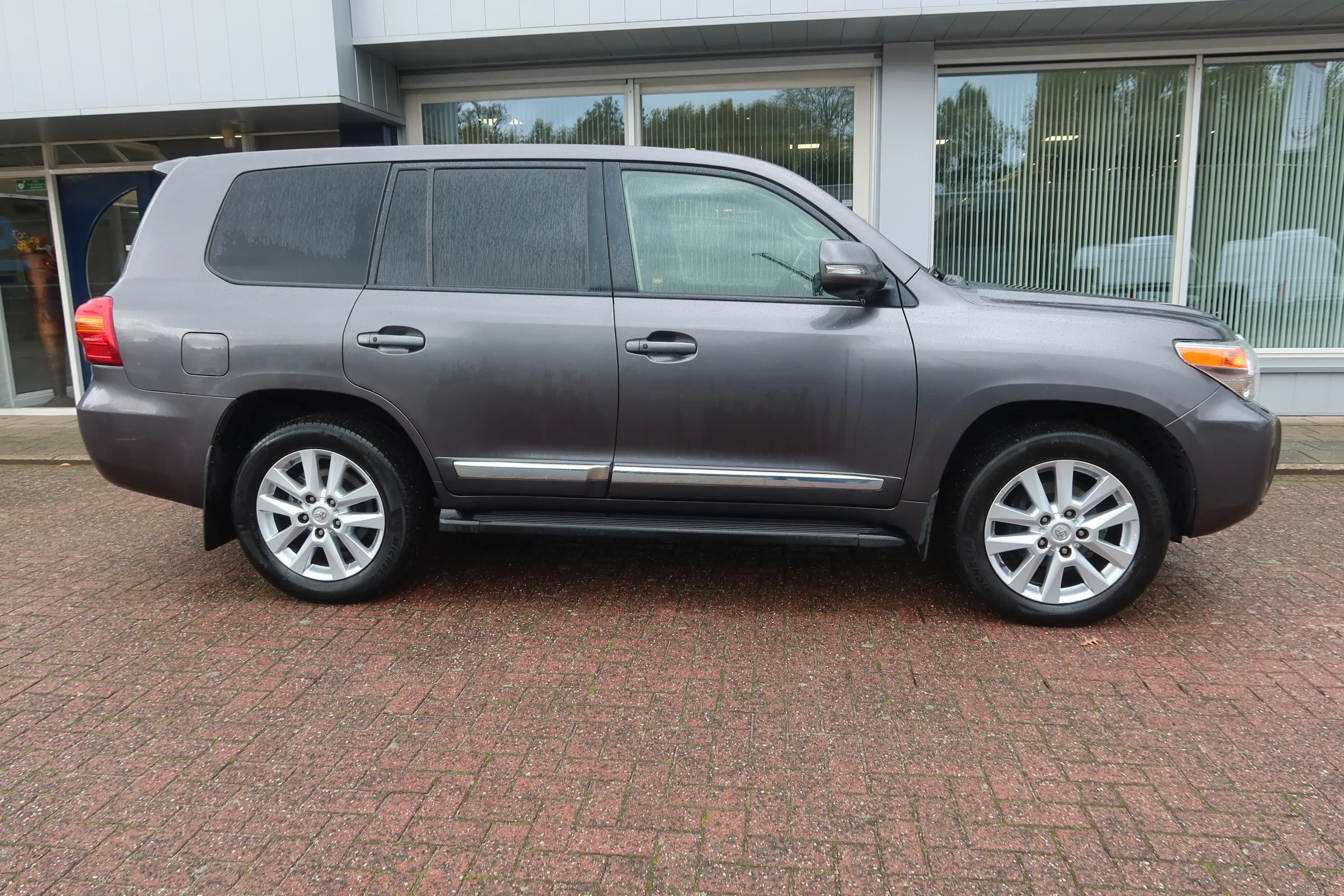 Toyota Land Cruiser 2016 - (200 SERIES) V8 200 5.5 Executive 7 persoons. Luchtvering. €42.500.- Marge immagine 2