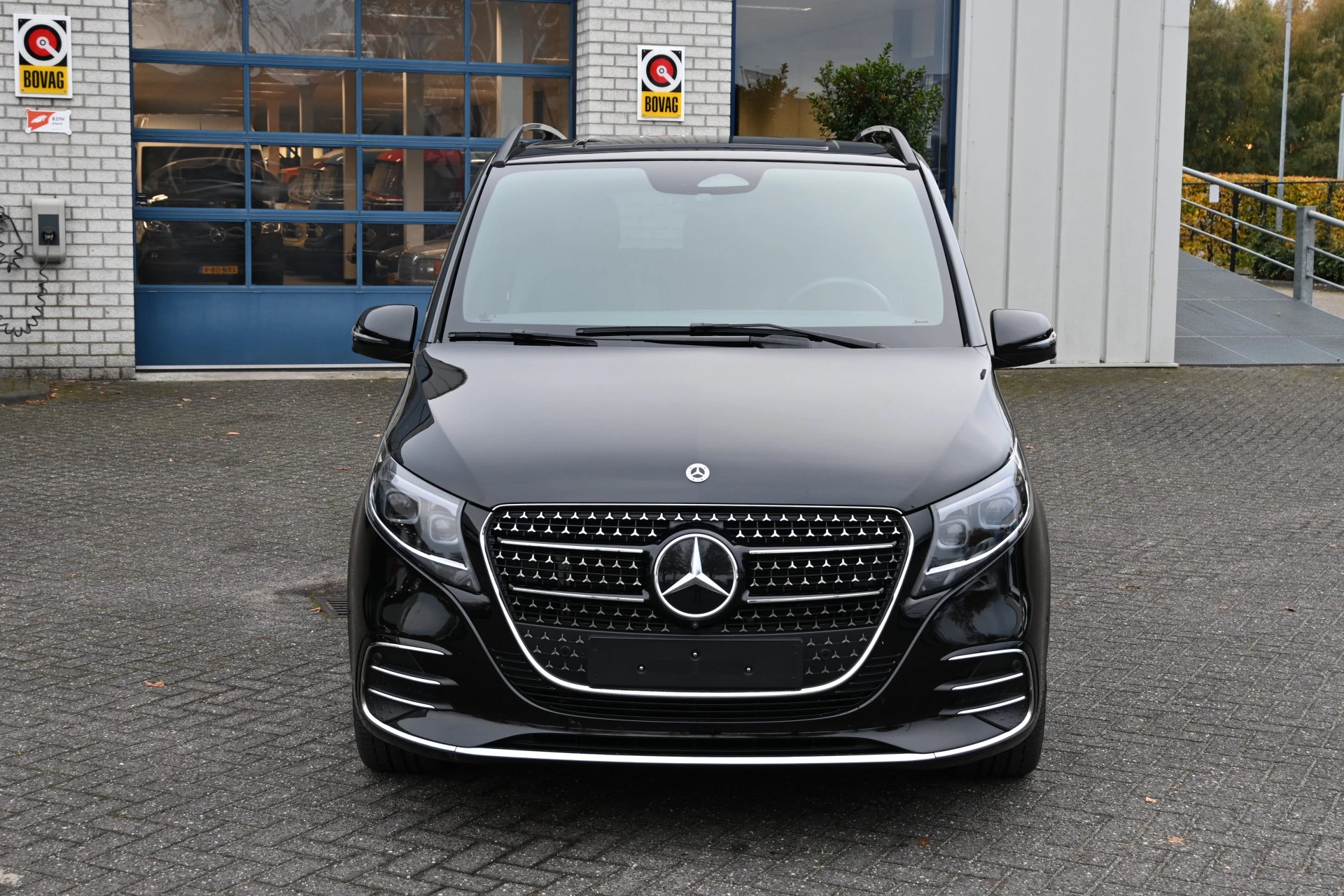 Mercedes-Benz V-Class 2024 - 300d 4-Matic AMG DC L3 XL image 2