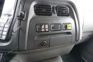 DAF LF 220 FAG 2016 - Terberg Vuilniswagen achterlader Euro6 image 17