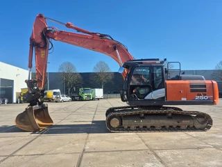 Hitachi 2018 - ZX250LCN-6 image 3 thumbnail