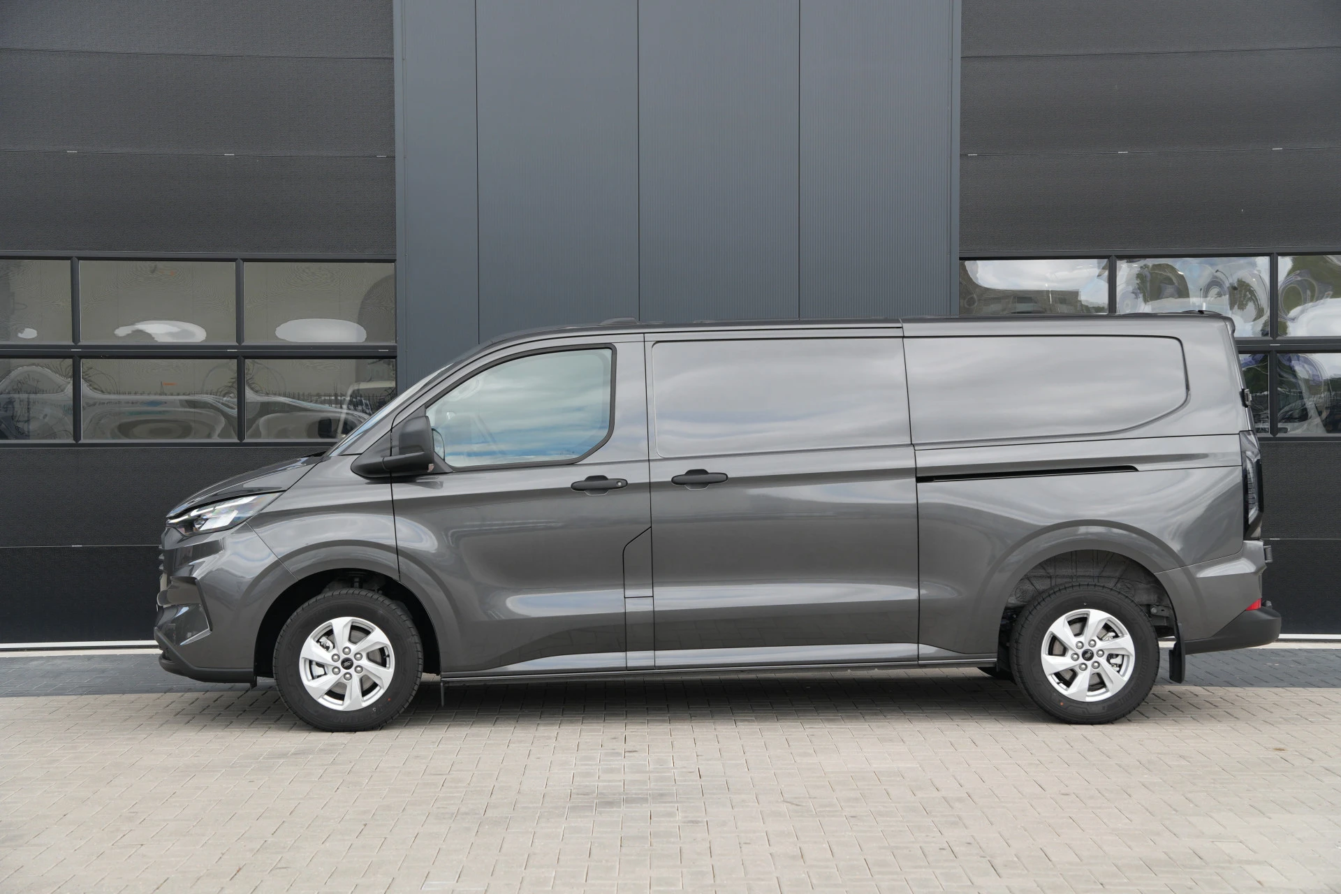 Ford Transit Custom 2025 - 320 2.0 TDCI L2H1 Trend 170pk AWD 4x4 INCLUSIEF BPM - 2x Schuif - 1+1 Stoel - Trekhaak - Stoel/Stuurverwarming - ACC - Blindspot - Rijklaar Bild 10