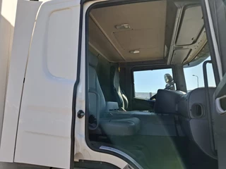 Scania P 2017 - P320 / HYBRIDE / ONLY:294233 KM / LIFT+LENKACHSE / SCHMITZ ISOLATED BOX / PLATFORM / LWDS / NAVI / XENON / AUTOMATIC / EURO-6 / 2017 image 35