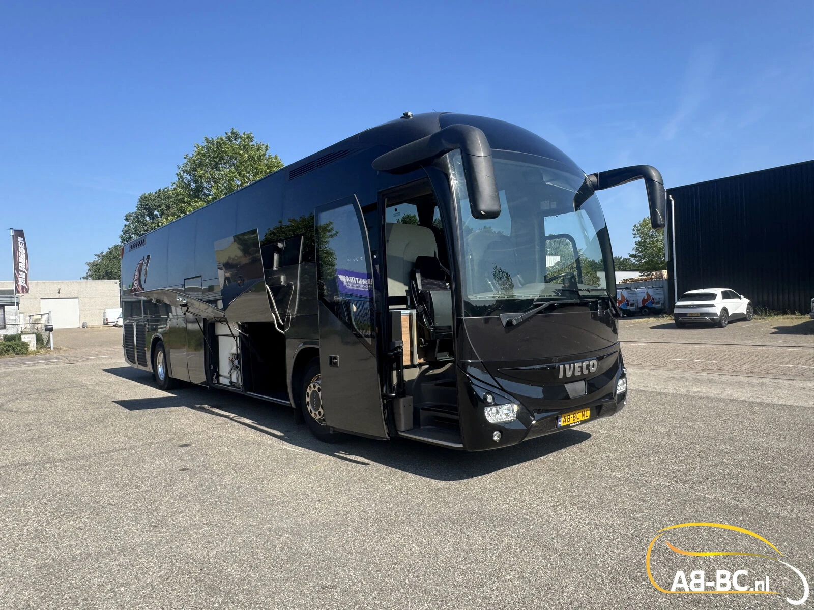 Iveco Magelys 51 Seats EURO 6 2016 image 2