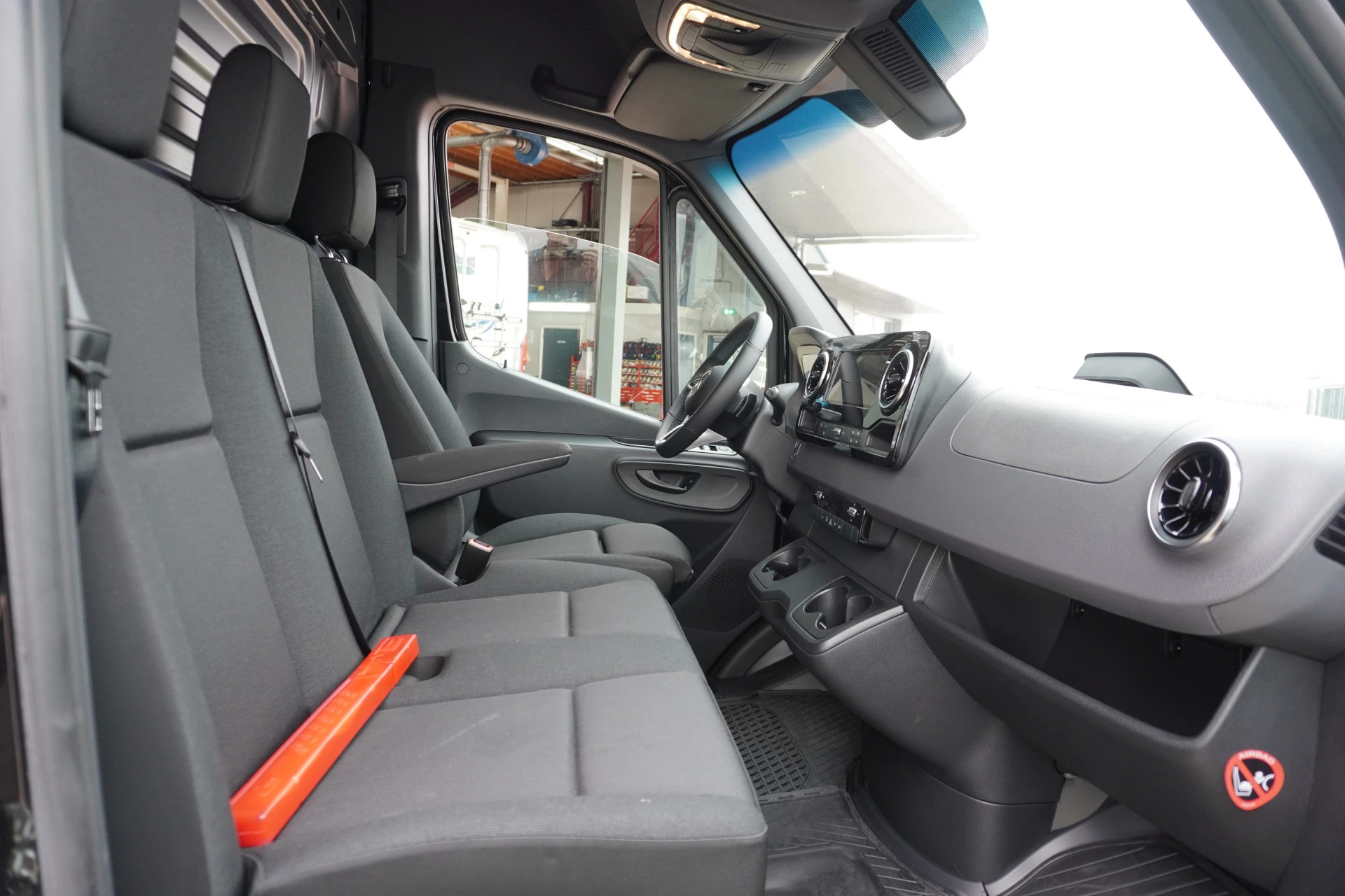 Mercedes-Benz Sprinter 2024 - 317 170PK L2H2 Select Automaat zdjęcie 13