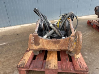 OilQuick N/A 2010 - OQ80 - M318D / M320F / M322D / 320D / 320E / 323D image 2