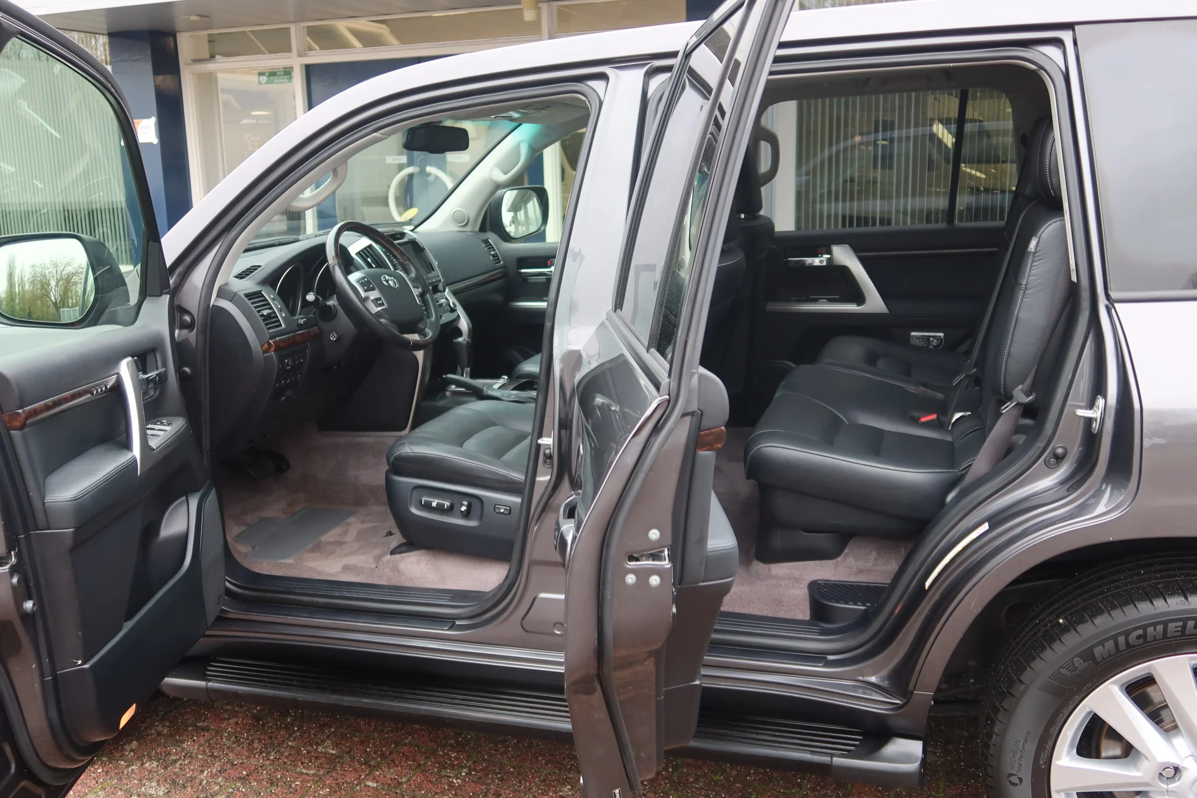 Toyota Land Cruiser 2016 - (200 SERIES) V8 200 5.5 Executive 7 persoons. Luchtvering. €42.500.- Marge immagine 13