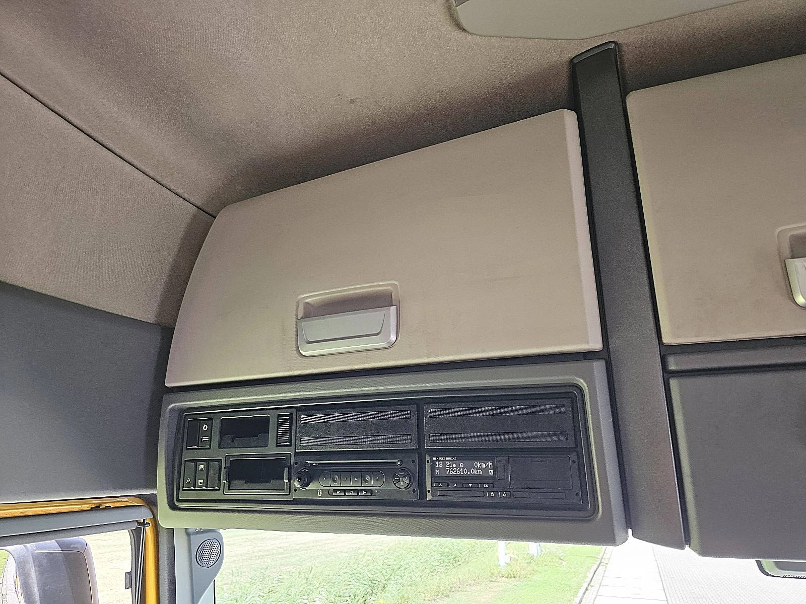 Renault 2019 - T 480 image 13