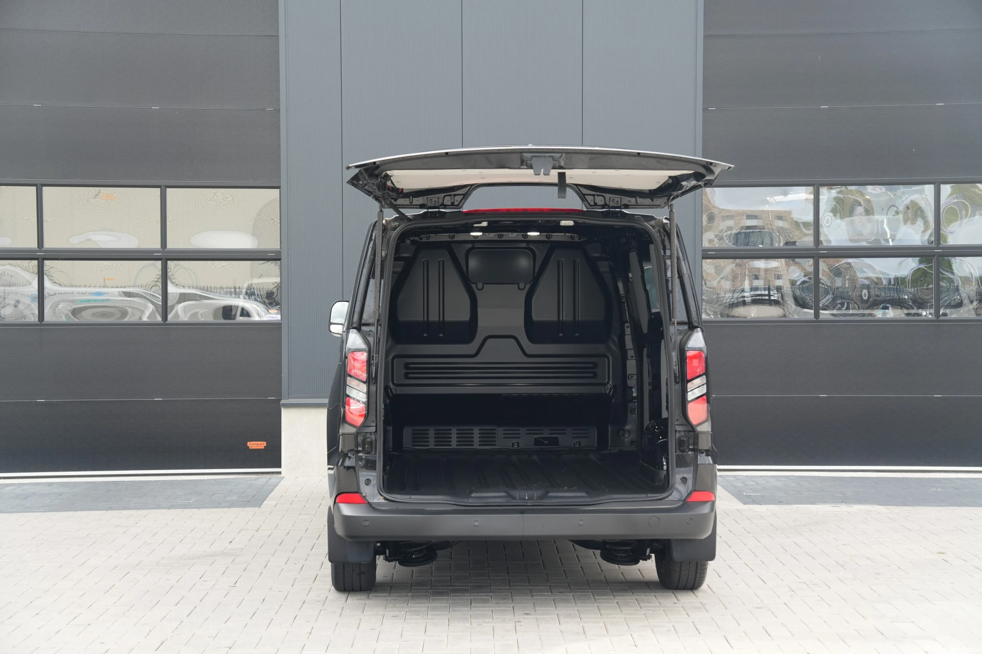 Ford Transit Custom 2025 - 320 2.0 TDCI L2H1 Trend 136pk - INCLUSIEF BPM - 2x Schuif - Achterklep - LED - Carplay - Stoelverwarming - Rijklaar imagen 8