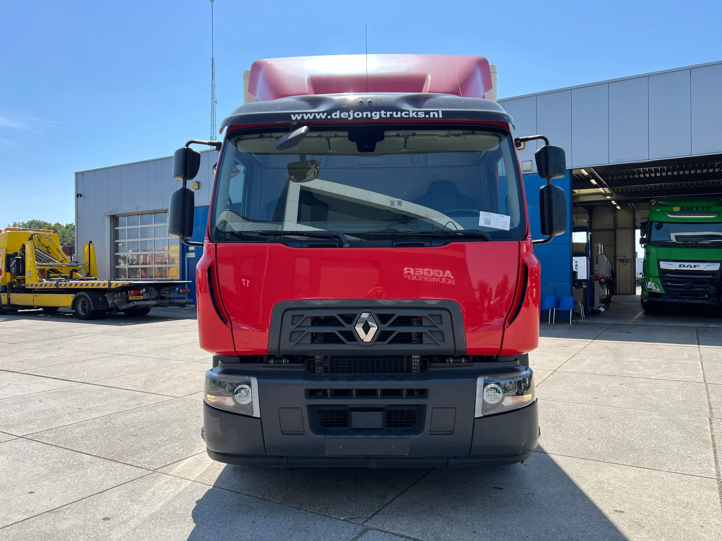 Renault D 2019 - Wide 28.320 / 6x2 / Closed box / Dhollandia image 2