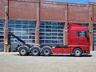 MAN TGX 2018 - 35.500 8x4*4 - Hyva Hooklift - Custom interior - Steering axle rear - Euro 6 image 32
