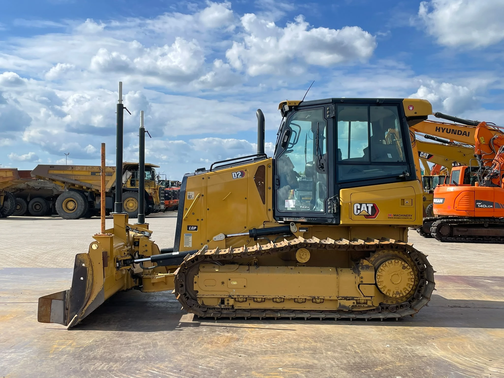 Caterpillar D2 LGP 12A | LEICA GPS 2021 afbeelding 1