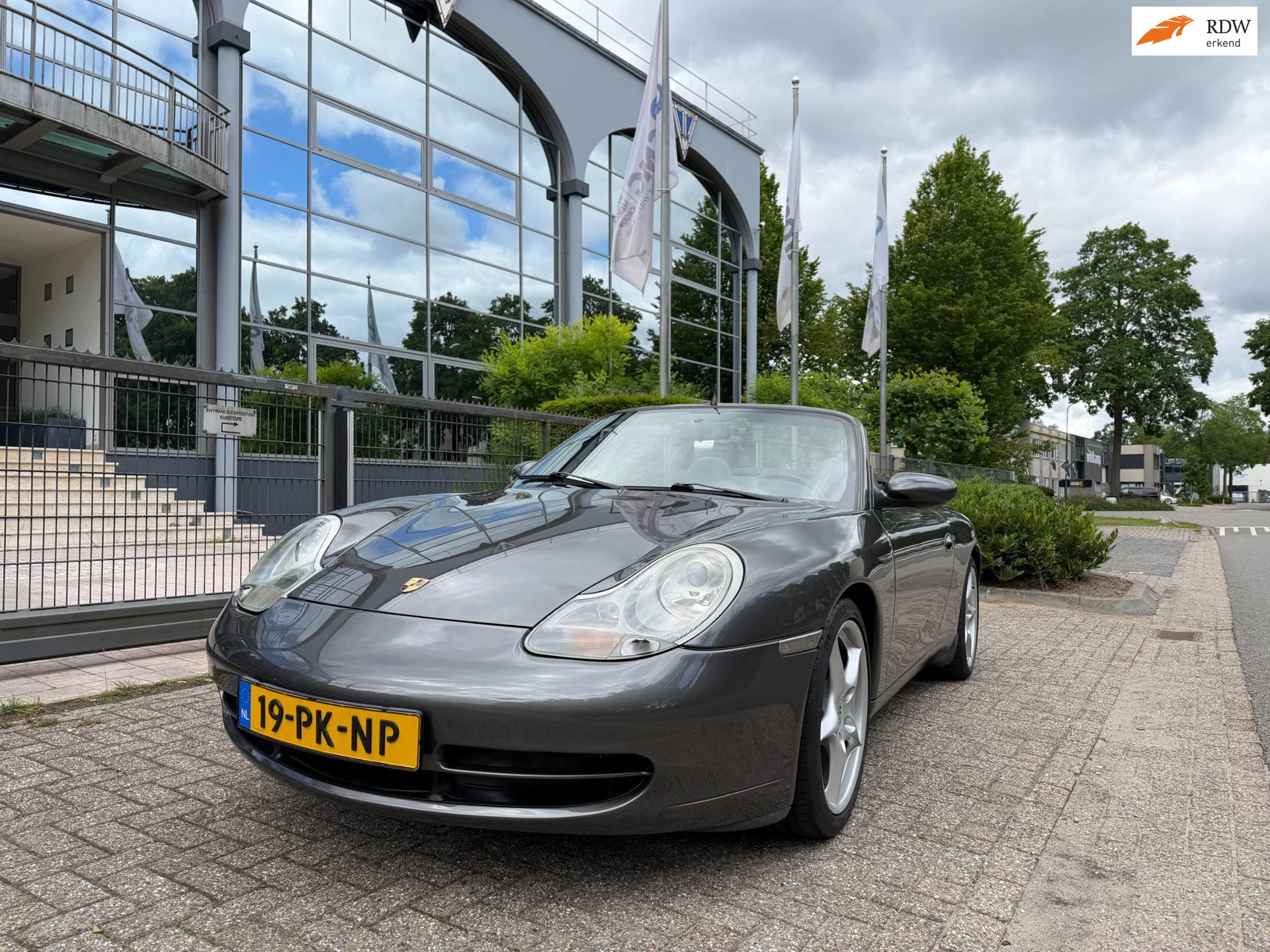 Porsche 911 2000 - Cabrio 3.4 Carrera aut 133981 km Nieuwstaat ! afbeelding 1