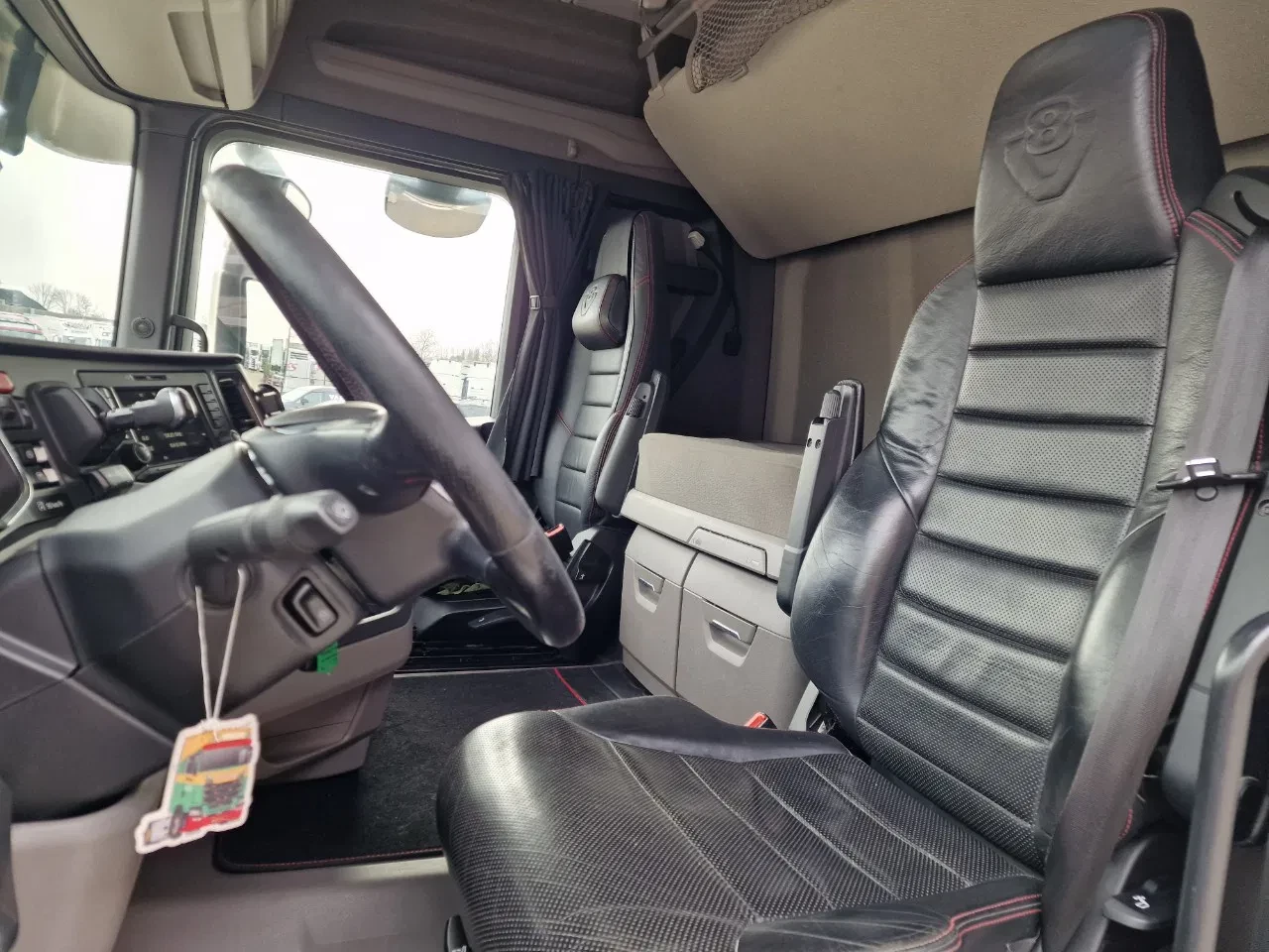 Scania R 2019 - R580 V8 NGS 6x4 chassis - Retarder - 4.75 WB - Full air - Leather - Led - Navi obrázek 39