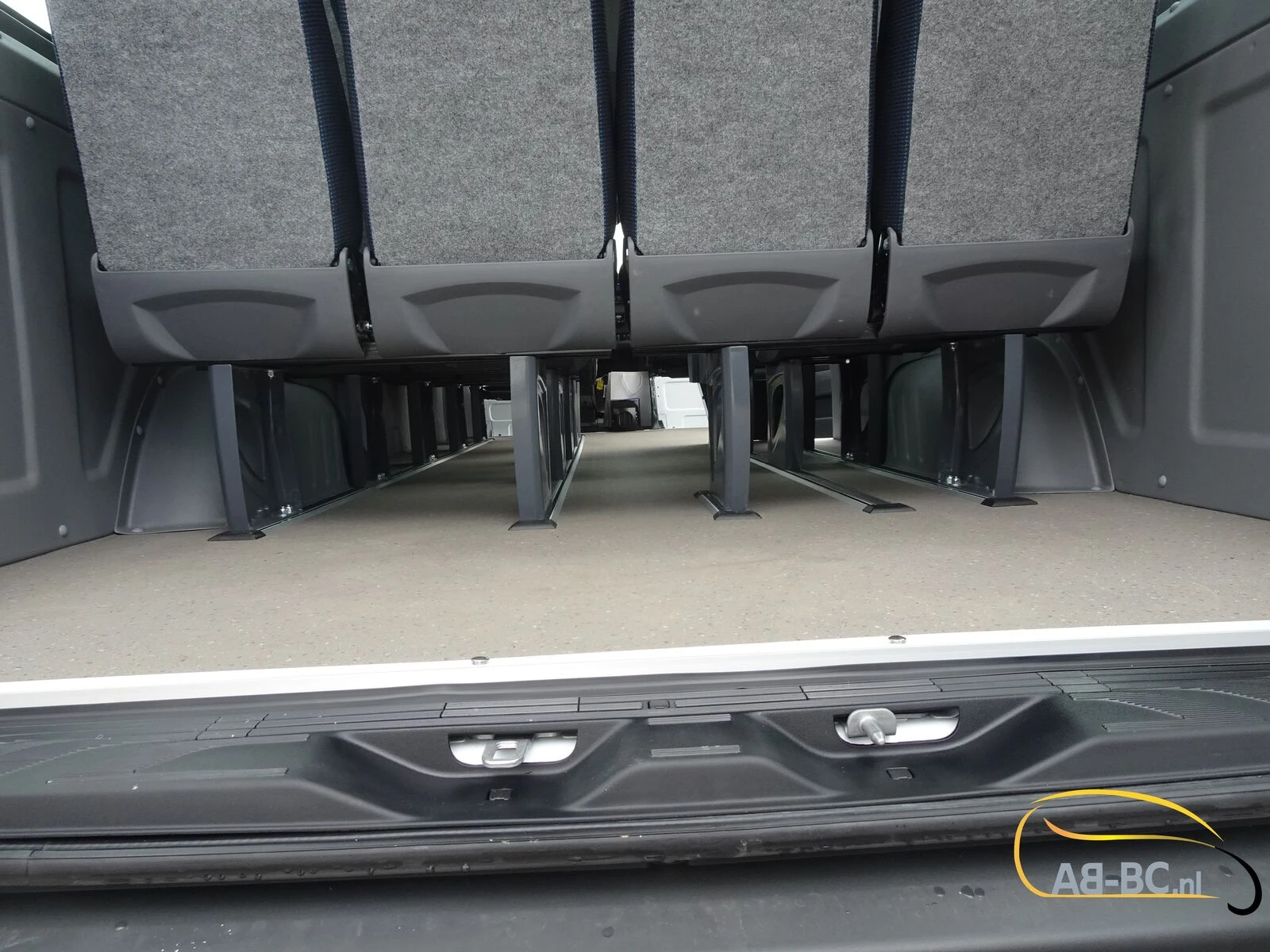 Mercedes-Benz eSprinter - 17 Seats Electric Range: 465 km Bild 38