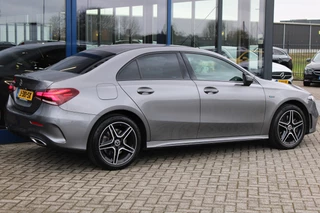 Mercedes-Benz A-Class 2020 - 250e AUT8 AMG Limited NIGHT PAKKET SFEER DISTRONIC CARPLAY obrazek 2