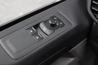 Ford Transit Custom 2026 - 340 2.5 PHEV L2H1 Kombi Trend 9 zits - 2x Schuif - Navi - Trekhaak - LED - Stoel-stuurverwarming - Prijs exclusief BTW - Rijklaar image 18