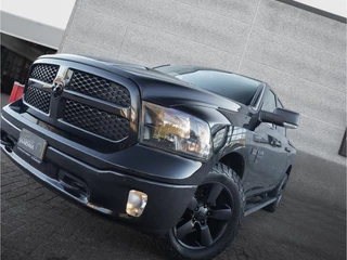 Dodge Ram 1500 2023 - 5.7 V8 Night Edition CrewCab Classic obrazek 6
