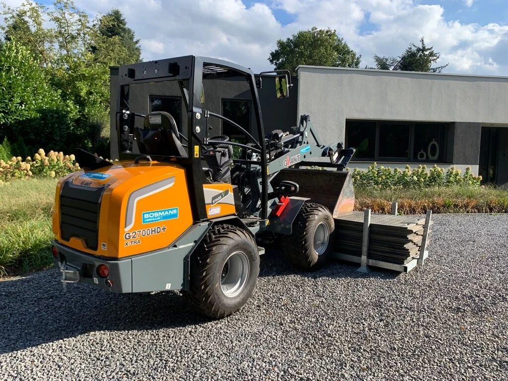 Giant G2700 X-TRA HD+ minishovel / kniklader 2026 150 uur 2026 image 1