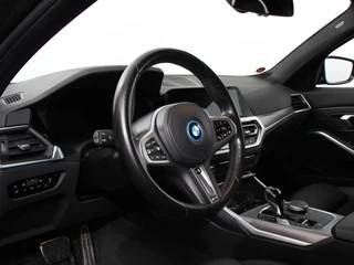 BMW 3 Series 2022 - Touring 330e xDrive 292 PK 4WD M Sport image 3 miniature