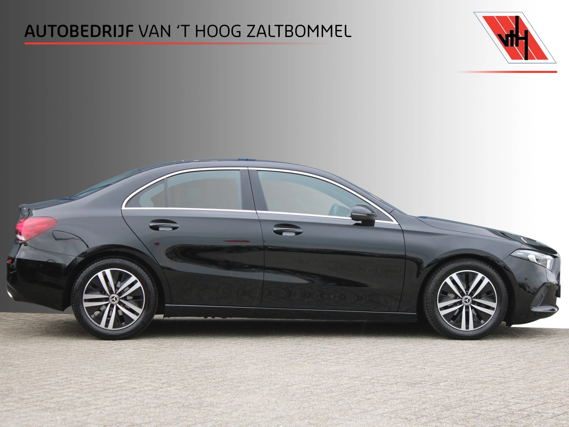 Mercedes-Benz A-Klasse 2020 - 180 AUT7 Luxury Line LEDER SFEER CARPLAY afbeelding 1