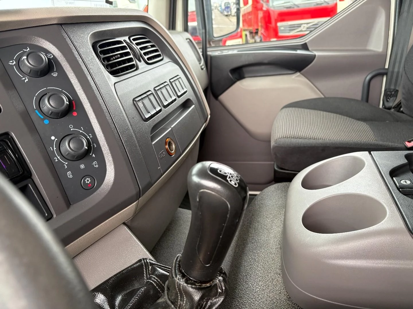 DAF LF220FA 2015 imagen 7