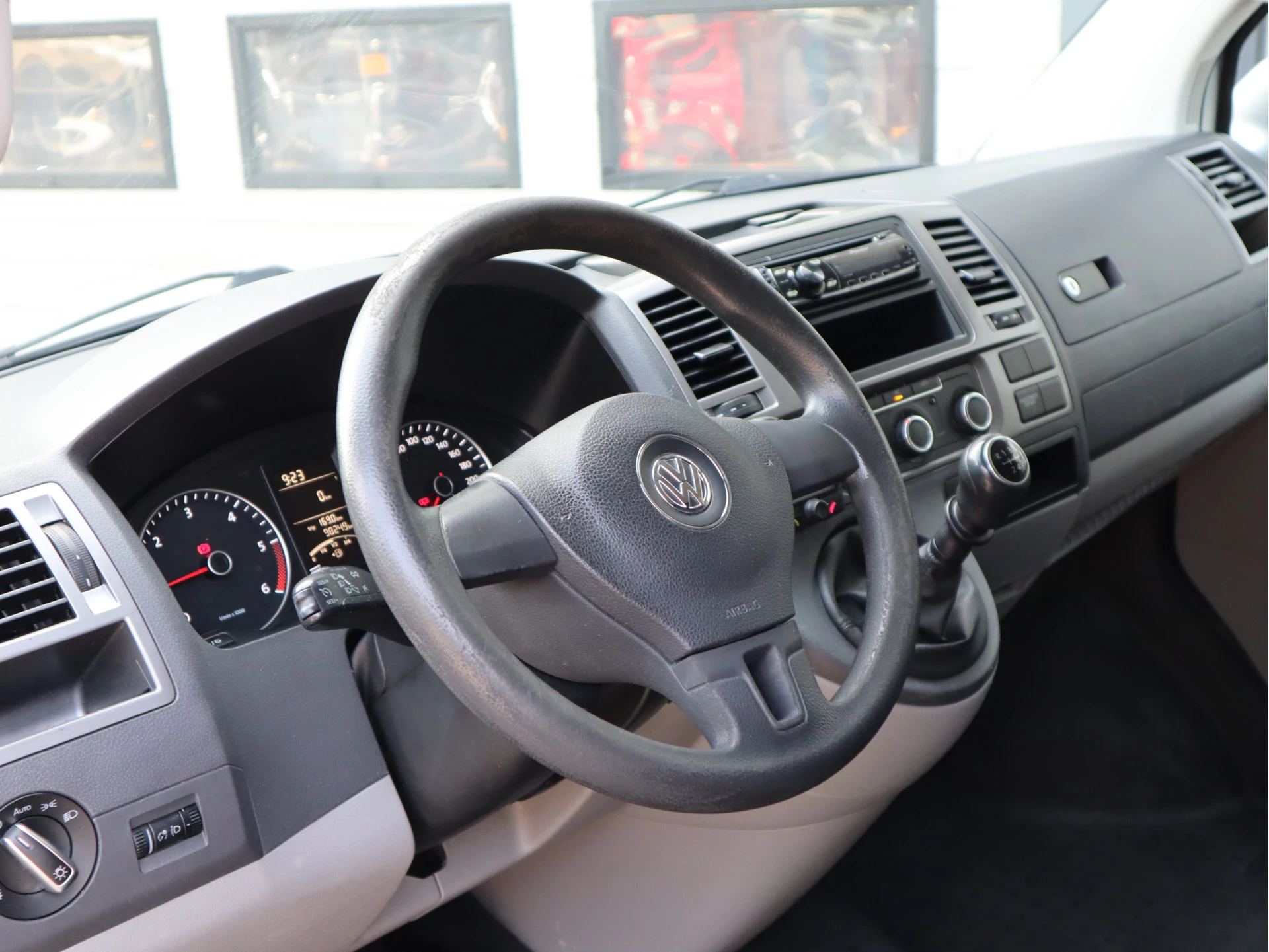 Volkswagen Transporter 2012 - 2.0 TDI 102pk L1H1 - Schuifdeur L+R - Trekhaak - Airco image 11
