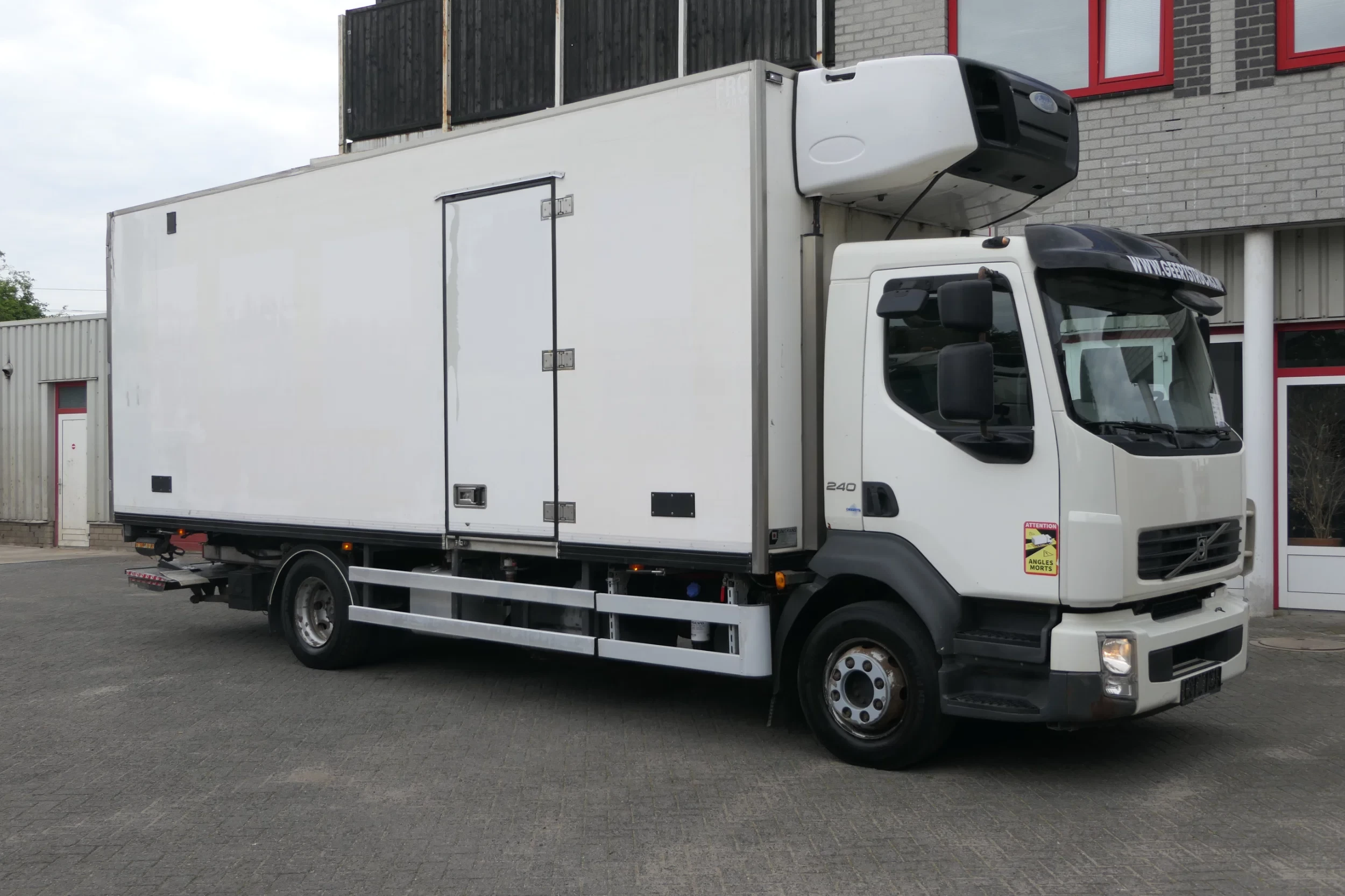 Volvo 240 2013 - FL | Carrier SUPRA 950Mt / Bi-temp | 3 Compartments | 465932Km | 2013 | 12Ton | 6 Cylinder | Dhollandia 1500Kg | TUV/MOT/APK 08-2026 | Luxembourg Truck afbeelding 1