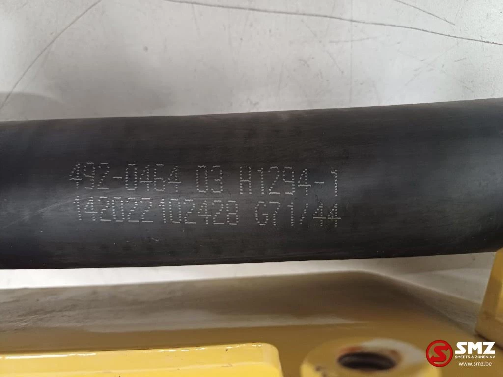 Caterpillar 2022 - Hose + cap engine oil filler + plates Caterpillar obrázek 3