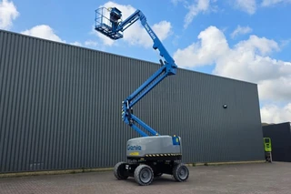 Genie 2021 - Z-45FE/DC Hybrid, Rough Terrain 4x4, 16m Working H image 2 miniature
