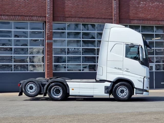 Volvo FH 2023 - 13.500 Globetrotter XL 6x2 - Retarder - Full air - Leather - Camera imagen 8