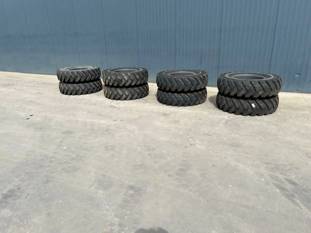 Kuhmo 2024 - 1000 x 20 Set / 10.00 x 20: 4x2 Tyres afbeelding 1