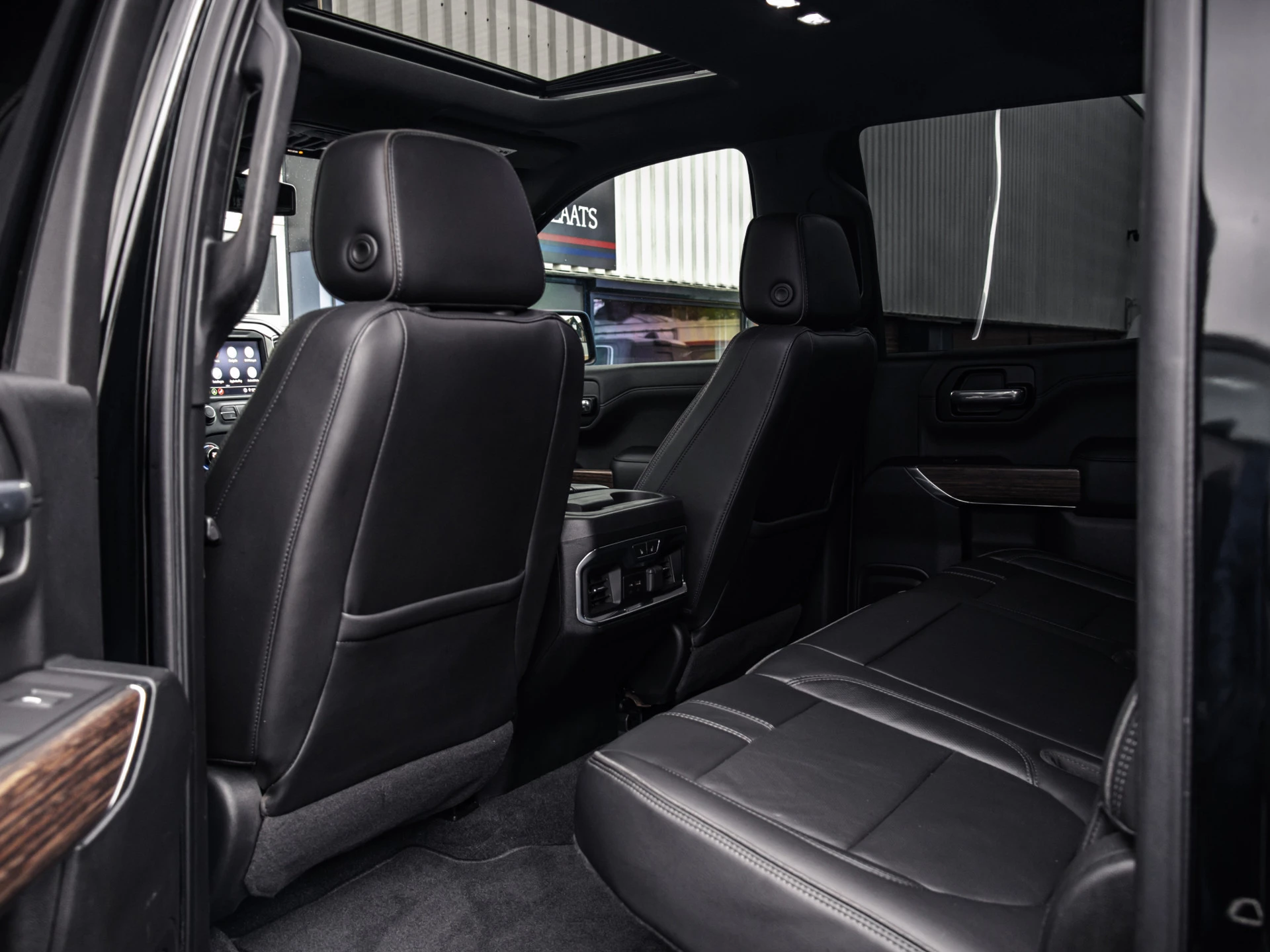 Chevrolet Silverado 2019 - High Country image 17
