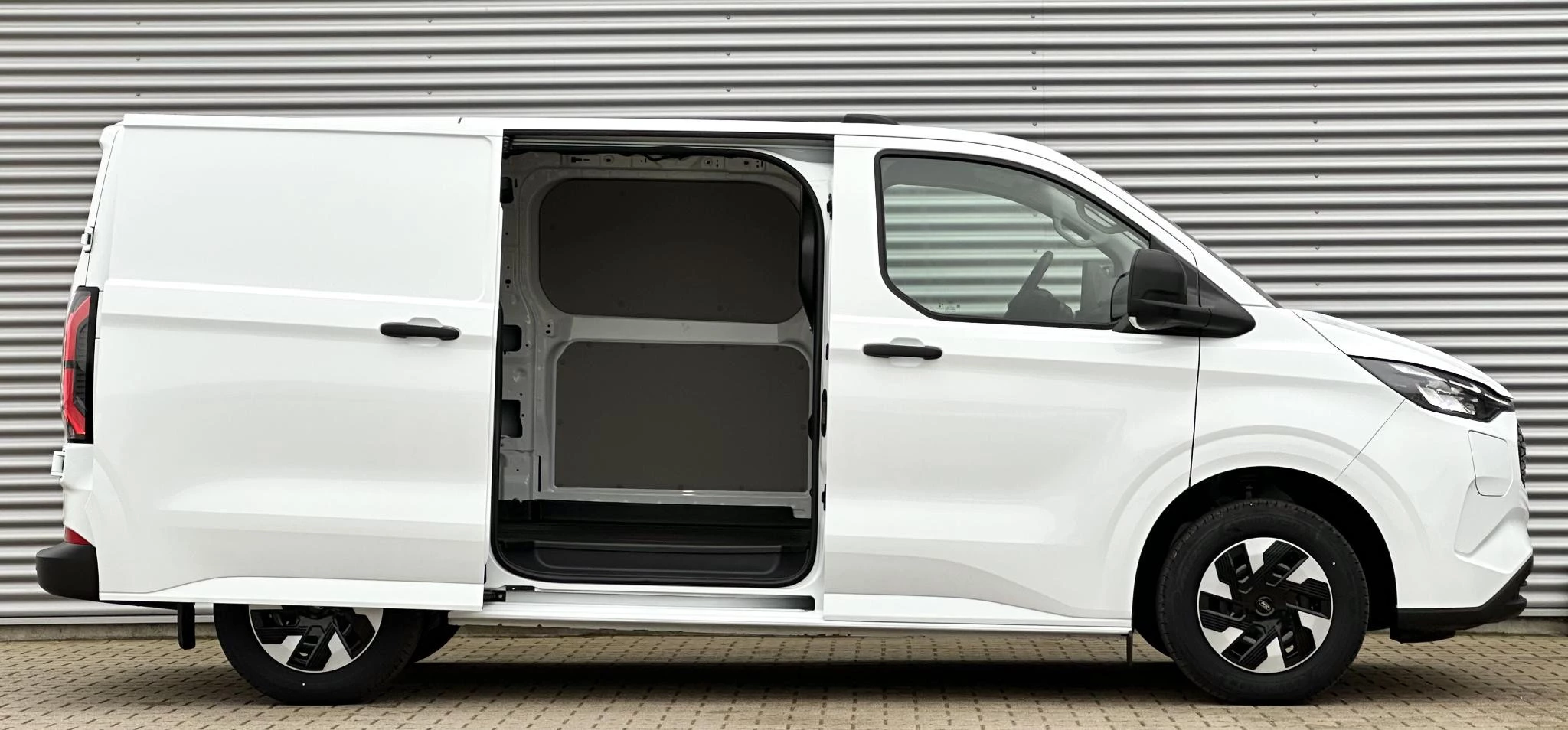 Ford E-Transit 2025 - Cust. 320 L1H1 Trend 65 kWh Nieuw! image 3