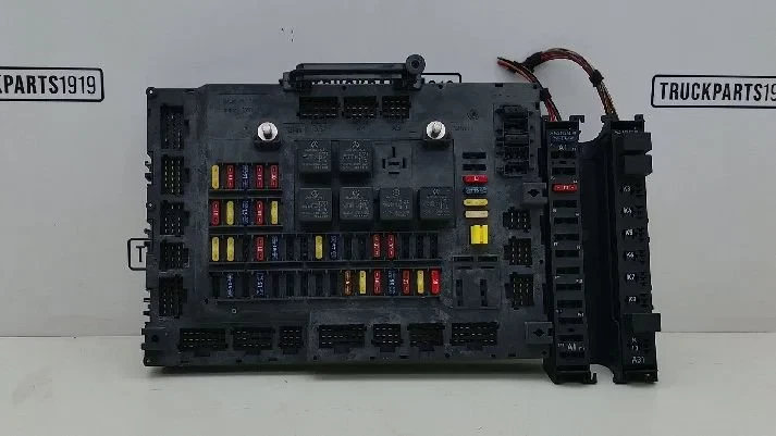 Mercedes-Benz - Electrical System Centrale electra box MB afbeelding 1