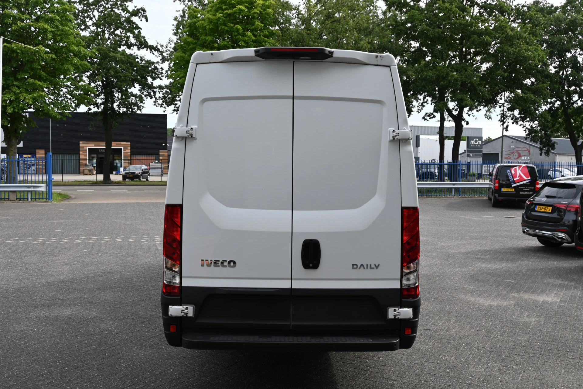 Iveco Daily 2023 - 35S18 3.0 180 pk L4H2 Maxi Hi-Matic obrázek 12