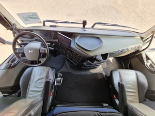 Volvo FH 2023 - 13.500 Globetrotter XL 6x2 - Retarder - Full air - Leather - Camera imagen 12