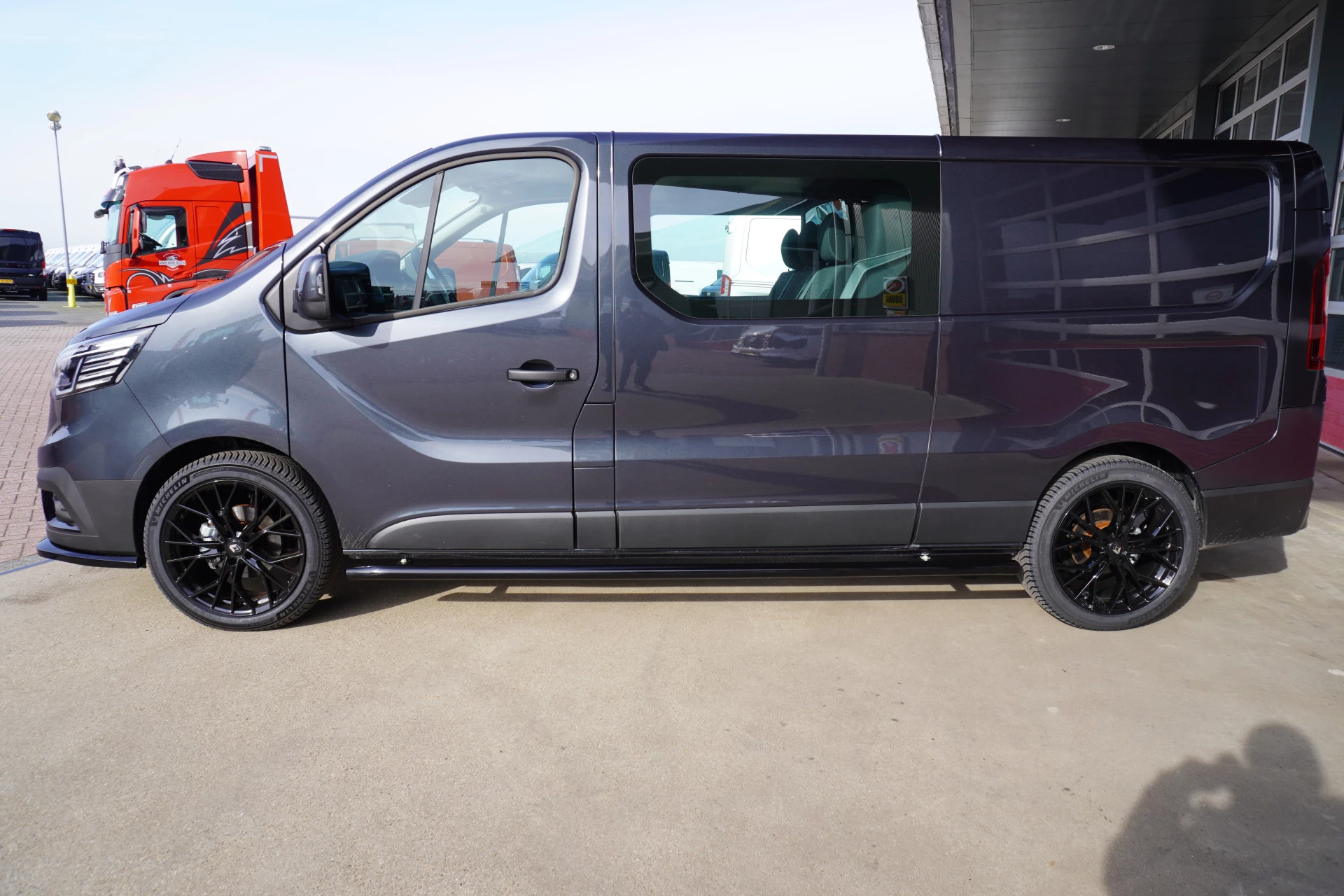 Renault Trafic 2024 - 2.0 Blue dCi 130PK T29 L2H1 Advance Dubbelcabine Blackout pakket Bild 8