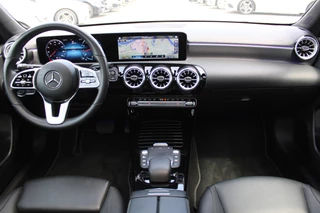 Mercedes-Benz A-Class 2022 - 200 AUT7 Luxury Line PANORAMADAK LEDER SFEER CARPLAY KEY-LESS GO imagen 2