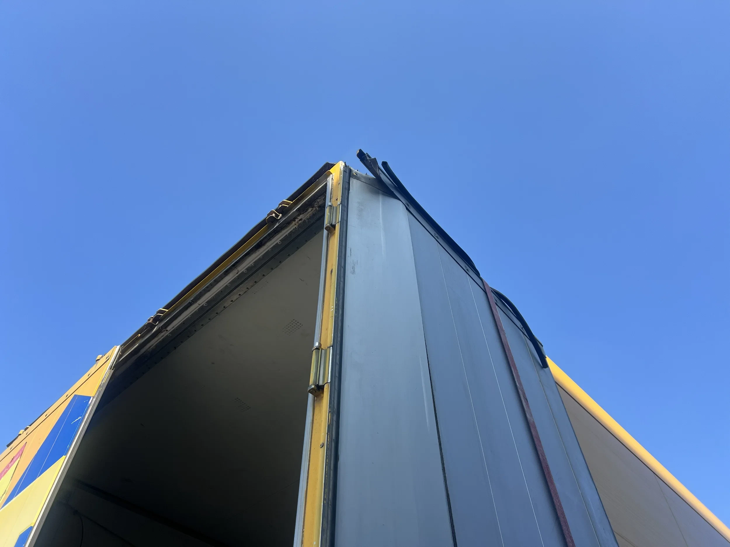 Schmitz Cargobull SKO 24 2008 - SKO24 / SAF trommelremmen / gegalvaniseerd / binnenhoogte: 2,80 m / NL oplegger,/ damaged - PRICE REDUCTION afbeelding 18