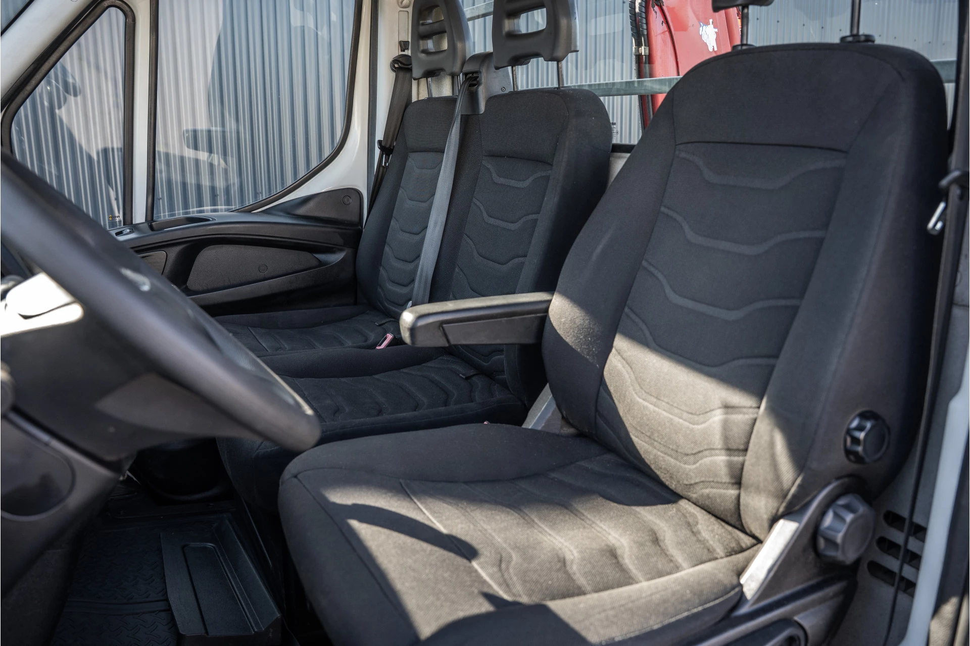 Iveco Daily 2015 - 50C15 3.0L | Open Laadbak | Kraan | Euro 6 | 1ste Eigenaar| 146 PK | 3-Zits image 13