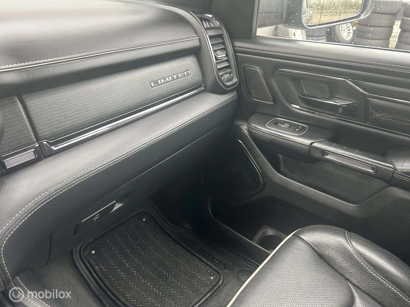 Dodge Ram 1500 2022 - 4X4 5.7 V8 4x4 Crew Cab Limited obrázek 30
