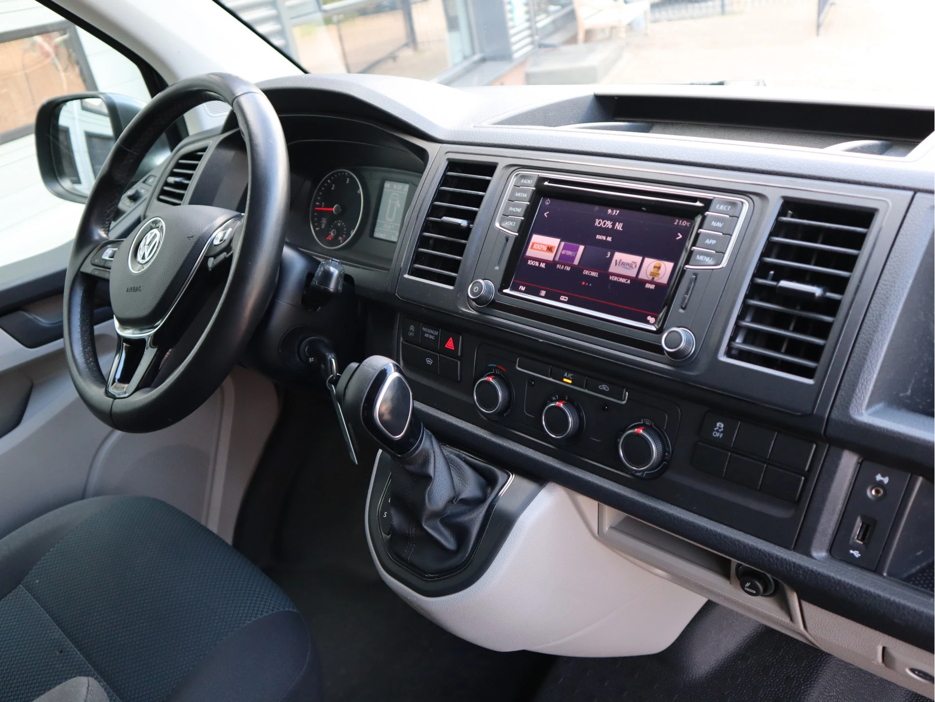 Volkswagen Transporter 2019 - 2.0 TDI 150 pk DSG Automaat L2 Lang - Highline afbeelding 4