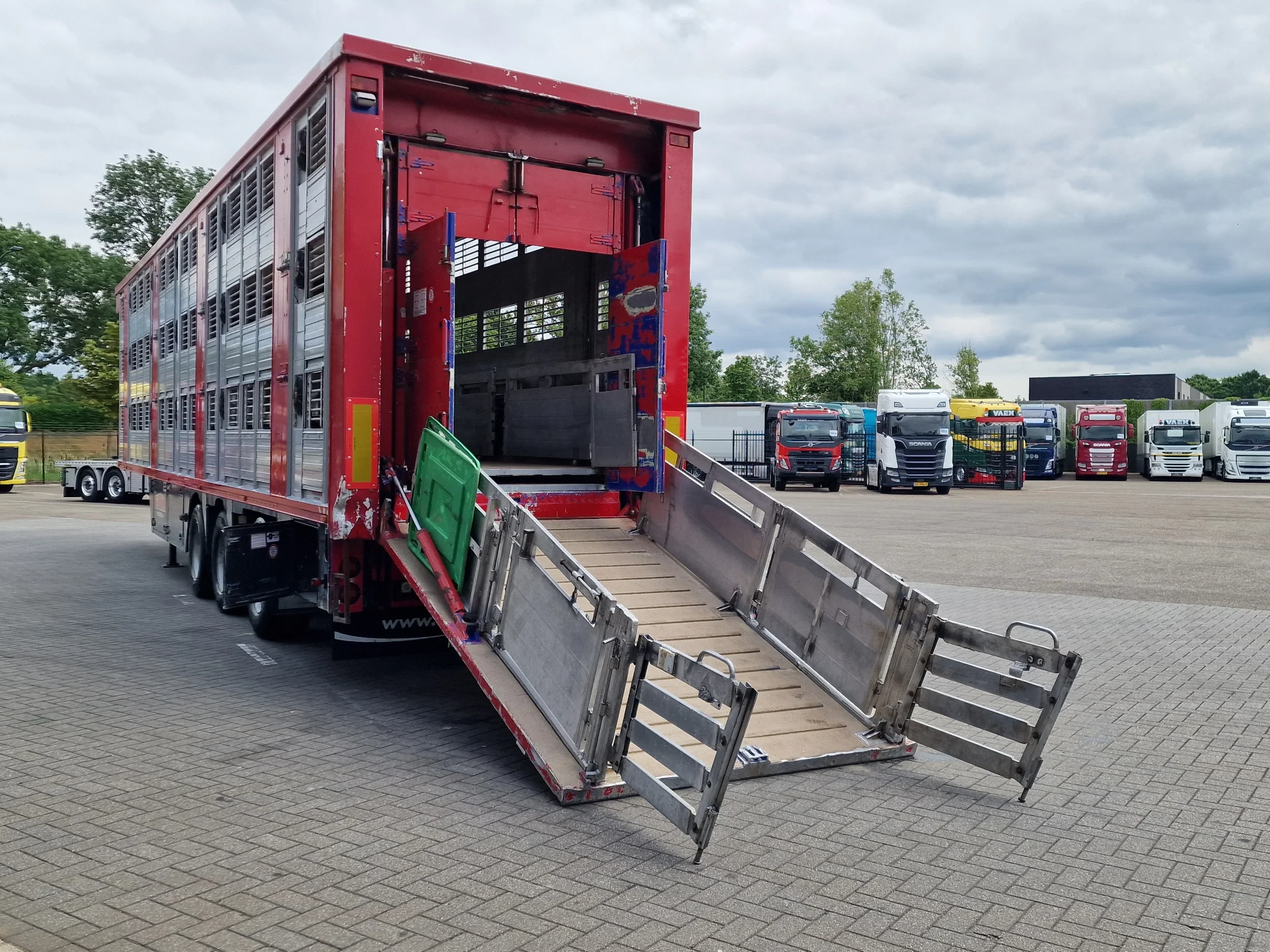 Finkl 2006 - 3 deck - lift- water - vans - steering axle afbeelding 6