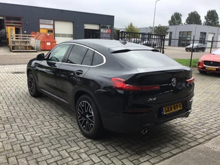 BMW X4 2019 - XDrive20i image 2 thumbnail